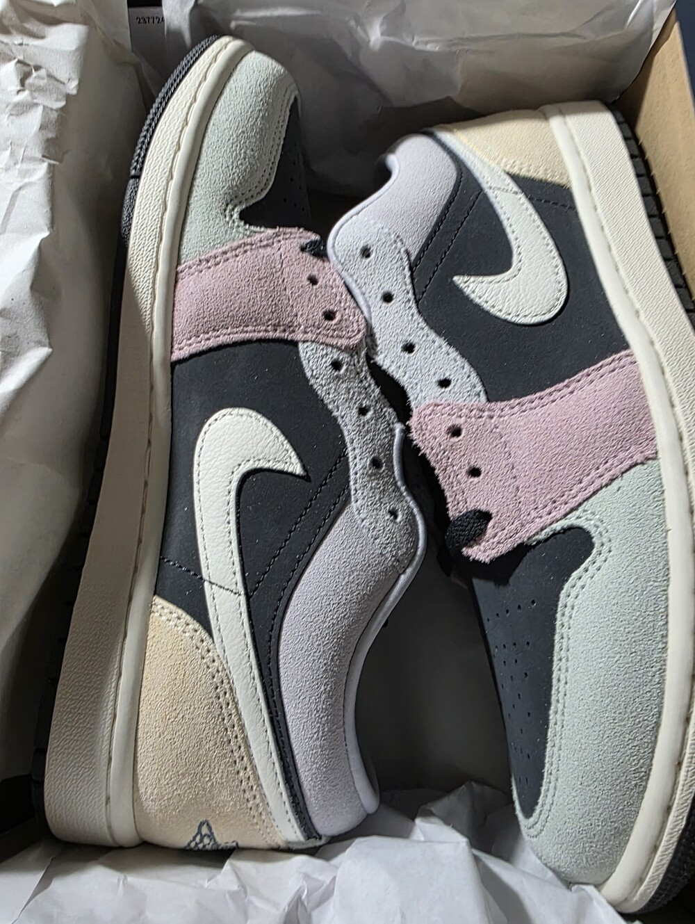 Jordan 1 Mid SE Suede Panel Sneakers - Pink, Gray, Cream Size 8.5m.